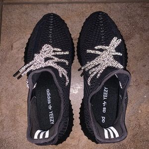 Non reflective black yeezy 350v2